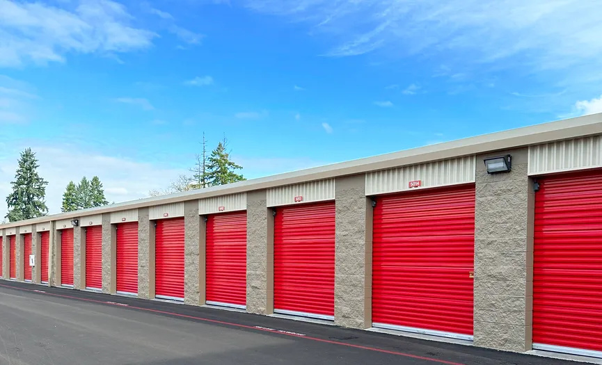 Drive-up storage units at Security Public Storage in Aloha, OR with convenient ground-level access