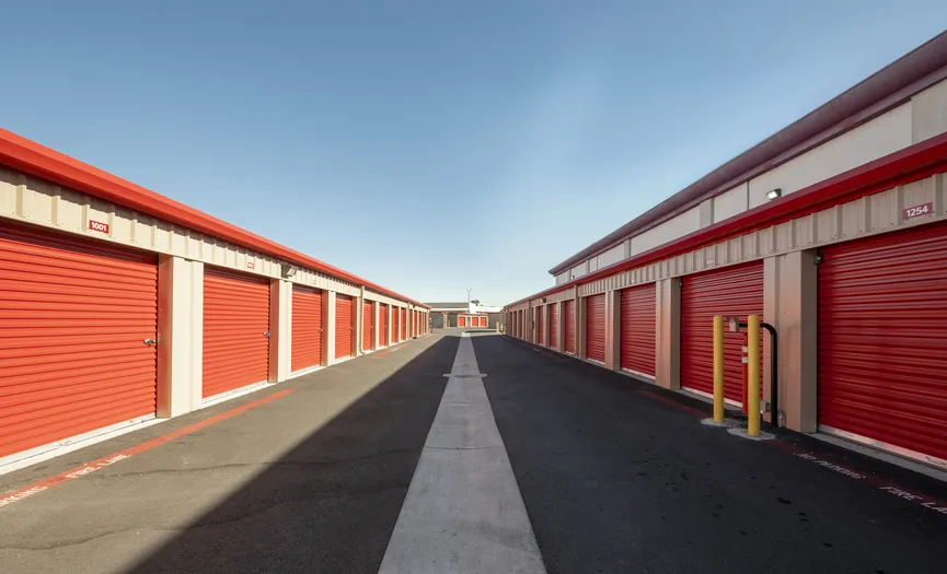 Outdoor drive up storage units at Security Public Storage on Franklin Blvd in Sacramento CA serving the Valley Hi area