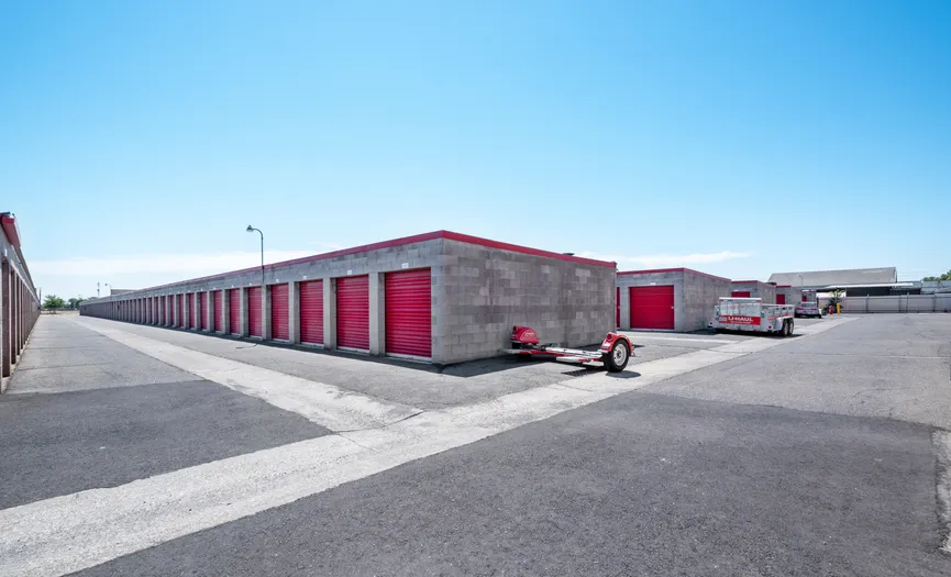 Outdoor drive up storage units at Security Public Storage on Power Inn Rd in Sacramento CA serving the Power Inn area