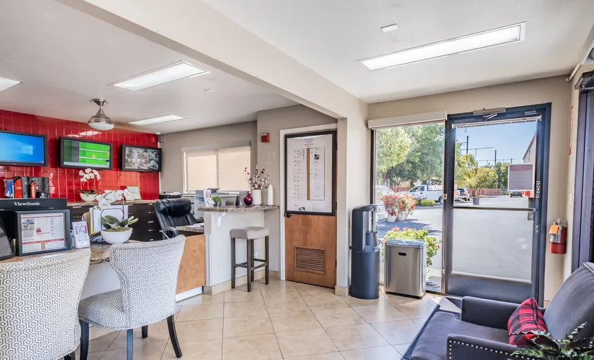 Main office with onsite managers at Security Public Storage in San Mateo