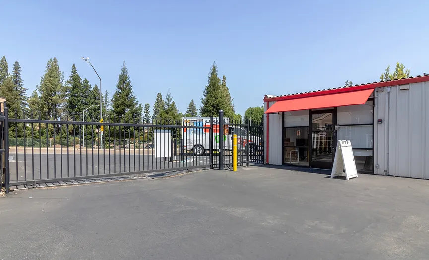 Electronic gate next to the main office at Security Public Storage serving West Shaw in Fresno